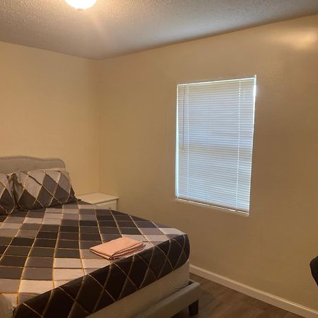 Private Queen Bedroom C Shared Common Spaces Fort Pierce Exterior foto