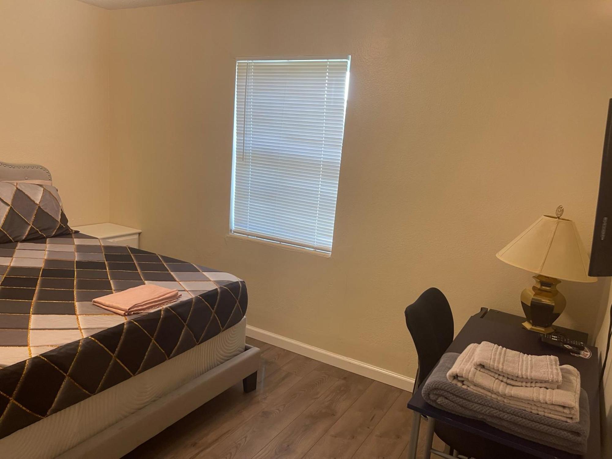 Private Queen Bedroom C Shared Common Spaces Fort Pierce Exterior foto